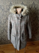 długa kurtka zimowa w kratę parka