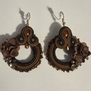 Nowe kolczyki ręcznie robione czekoladiwe koła kwiaty brąz sutasz soutache