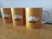 KUBEK KUBKI SMUKEE złote Z WĄSAMI wąsy MOUSTACHE napis komplet 3 szt