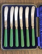 Stare posrebrzane noże do masła w pudełku 