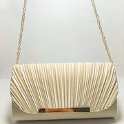 Torebka kopertówka złota plisowana na łańcuszku