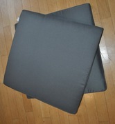 dwie poduszki na kanapę o wymiarach 60 x 60 x 4 cm