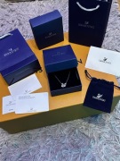 Wisiorek SWAROVSKI niebieski