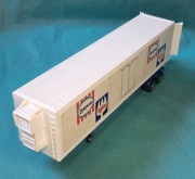 Stara naczepa chłodnicza od ciągnika siodłowego Peterbilt - Langnese Iglo