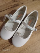 Baleriny białe z ozdobą na pasku 28 Primigi wady