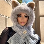 Czapka z uszami i szalikiem