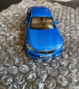 Model BMW M2 F22 (Niebieski) - 1:43 Otwierane Drzwi Napęd Pull-Back!