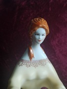 Figurka porcelanowa dziewczynka w sukni Cluj Napoca Rumunia vintage