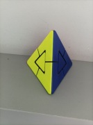 Pyraminx Duo Idealna prosta łamigłówka