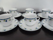 Zestaw starych filiżanek motyw kwiatowy 