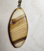 Breloczek do kluczy z drewna czeremchy