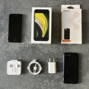 iPhone SE 2020 Czarny 128GB + akcesoria
