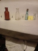 Stare buteleczki apteczne. 4 szt. cena 36 zł