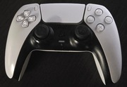 kontroler bezprzewodowy Sony DualSense do konsoli PlayStation 5. 