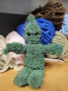 Zabawny brelok Ufoludek