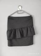 Elastyczna szara spódnica baskinka 