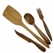 Zestaw sztućców z naturalnego orzecha włoskiego – ekologia i elegancja