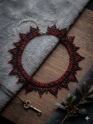 Elegancki naszyjnik choker z koralików - Unikatowy Metalik i Czerwień