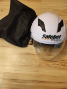 Kask Safebet Racing z szybką XL (61-62 cm) z szybką uchylną.