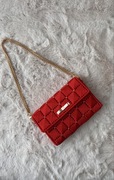 Elegancka torebka damska czerwona pikowana na łańcuszku złote okucia NOWA