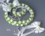 Biało zielony wianek, wianuszek komunijny z opaską na rękę i ozdobą świecy 