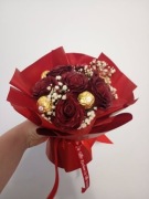 BUKIET z mydlanych róż  ferrero roche walentynki