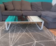 Używana szklana turkusowa ława firmy Agata Meble.