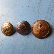 2 stare guziki metalowe PKP + 1 czechosłowacki kolejowy.Zestaw