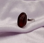 Srebrny pierścionek z bursztynem