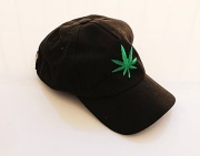 Czapka z daszkiem młodzieżowa KOŃCZYNKA Czarna Regulowane zapięcie