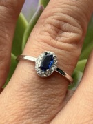 Piękny granatowy srebrny 925 pierścionek z cyrkoniami