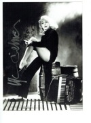 Autografy_pl Marlena Dietrich - fotografia 18x24 cm z autografem