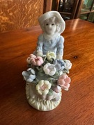 Figurka porcelanowa dziewczynka z kwiatami 