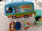 Zestaw zabawek dla fanów Scooby Doo i spółki.