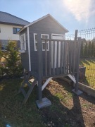 Drewniany domek ogrodowy dla dzieci