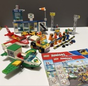 LEGO Juniors 10764 - Lotnisko, zestaw kompletny z instrukcją