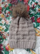 Czapka damska z pomponem 