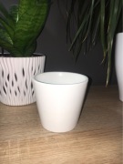 Biała donica osłonkaceramiczna 9cm średnicy