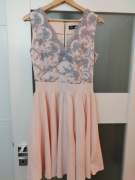 Różowa sukienka na wesele