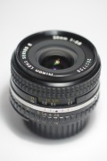 Nikon Series E 28mm f/2.8 + filtr + dekielki