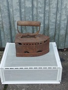 Stare żelazko do renowacji.