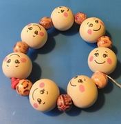 Uśmiechnięta bransoletka na gumce