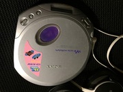 SONY WALKMAN CD ze swietnymi sluchawkami tej samej firmy !
