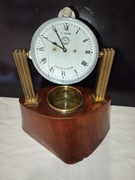 ZEGAR JAEGER PARIS NA PODSTAWIE ELEMENTU Z ŚMIGŁA SAMOLOTU