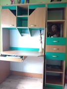 Biurko oraz szafkanz szufladami dla dziecka