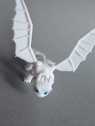 Figurka Biała Furia – Ruchoma z Odczepianymi Skrzydłami i Świecącymi Oczami