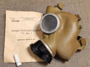 Maska przeciwgazowa MC-1 z instrukcją i ołówkiem przeciwpotnym. 1975r.