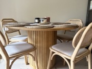 Zestaw stół plus 4 krzesła 