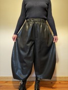 Spodnie damskie z miękkiej ekoskóry z ociepleniem