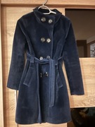 Granatowy płaszcz z paskiem 